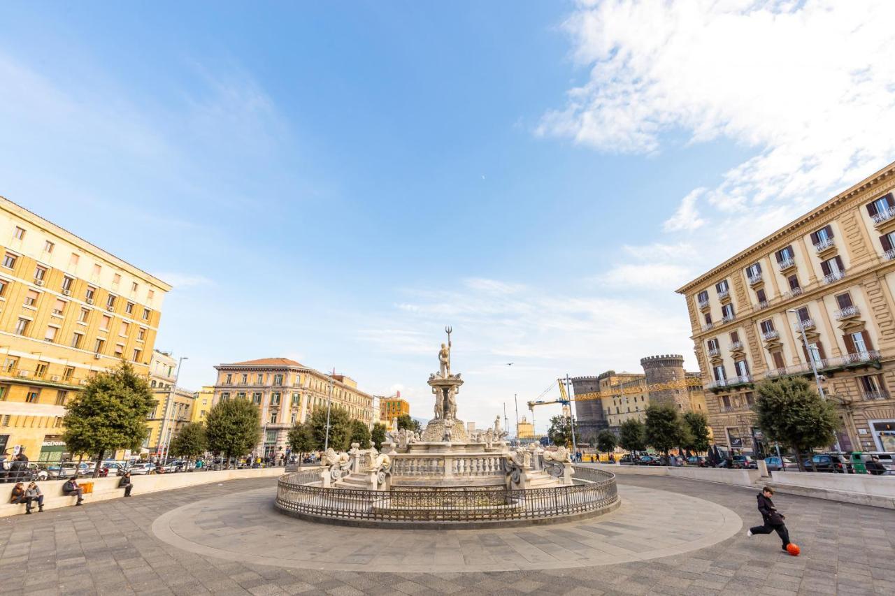 Piazza Municipio Apartments By Wonderful Italy نابولي المظهر الخارجي الصورة