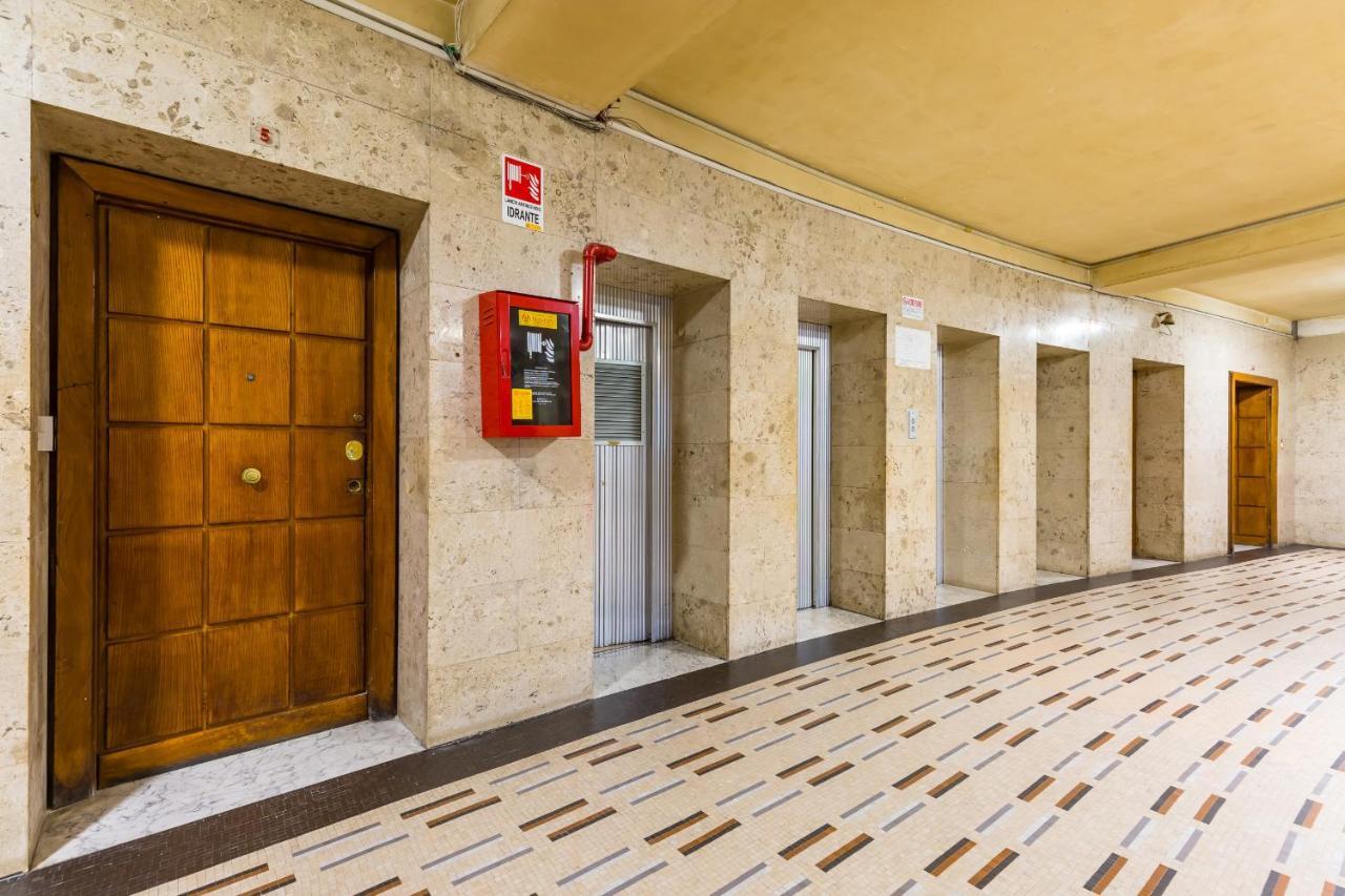 Piazza Municipio Apartments By Wonderful Italy نابولي المظهر الخارجي الصورة